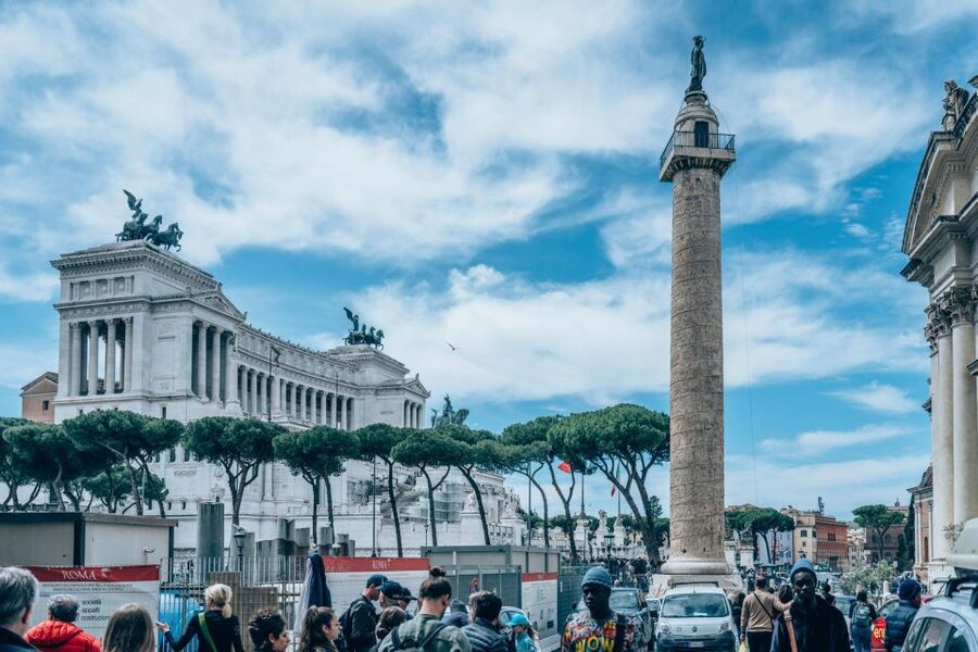 10 Wonders of Rome in 3 hours - Piazza di Pietra and the Temple of Hadrian: When Rome Gets Subtle