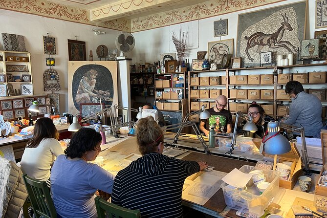 3 Hours Mosaic Workshop in Trastevere - Instructor attention in a max-6 class (and why that matters)
