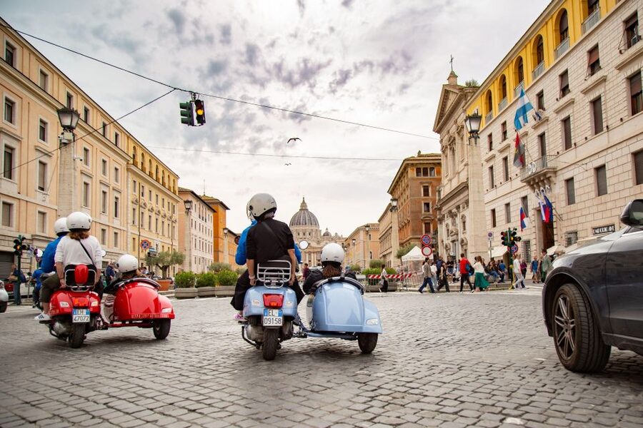 Afternoon Vespa Sidecar Tour with Gourmet Gelato Stop - Starting in the right place: Piazza della Repubblica at 14:30