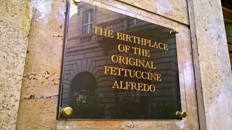 Alfredo alla Scrofa Restaurant in Rome: Eat Like a Star - Service, Ambiance, and Why the Star Tables Matter