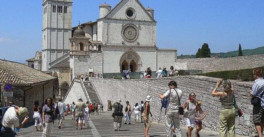 Assisi & Orvieto Day Trip from Rome - Orvieto Cathedral: Gothic Beauty in the Middle of a Small Town