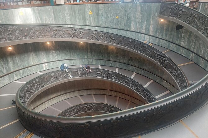 Audio guide in Vatican Museums and Sistine Chapel - Skip-the-line entry: where it saves time and where it cannot