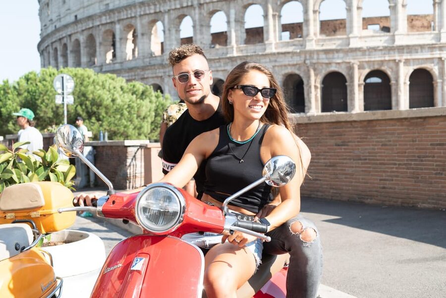 Authentic Rome Vespa Tour /See the Eternal City Like a Local - Photo stops and guided sightseeing, with a real photographer mindset