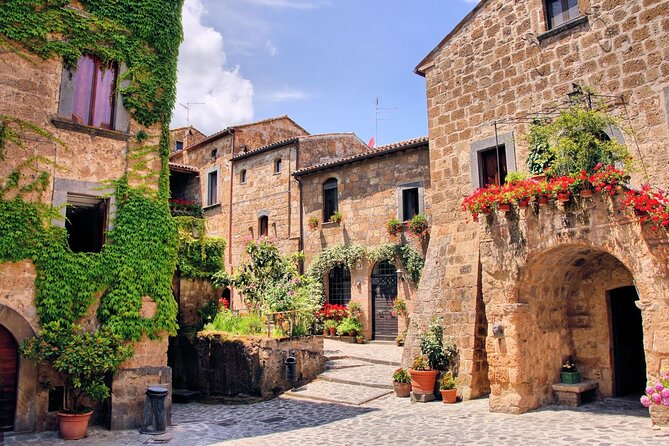 Bagnoregio & Orvieto Day Trip from Rome with Wine Tasting & Lunch - The coach ride, group size, and how the pace really feels