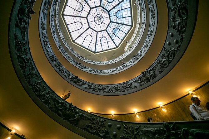 Best of Rome in a Day Private Guided Tour Including Vatican, Sistine Chapel, and Colosseum - Lunch around the Government District, then the Antonine-era details