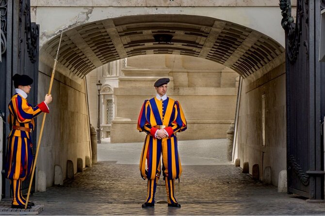 Best of Rome: Vatican & Colosseum Guided Tour - Guides make the day: what you can expect in real life