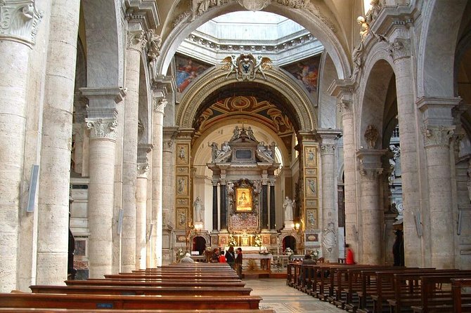 Caravaggio Art Walking Tour of Rome with Pantheon Visit - Getting ready for the walking pace and weather reality