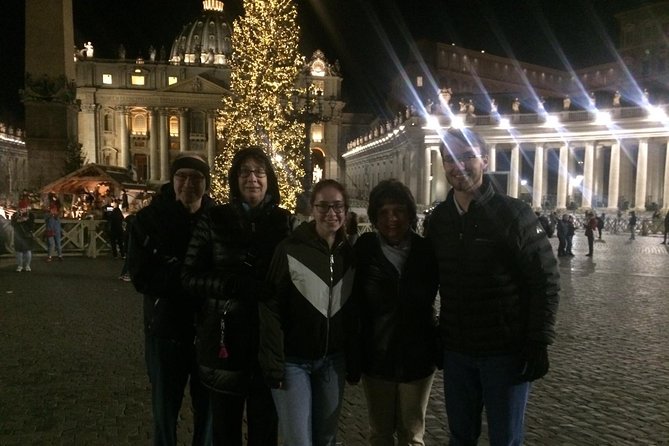 Celebrate Christmas in Rome - Small Group Walking Tour - Piazza Colonna and the Marcus Aurelius column: history that still looks good lit