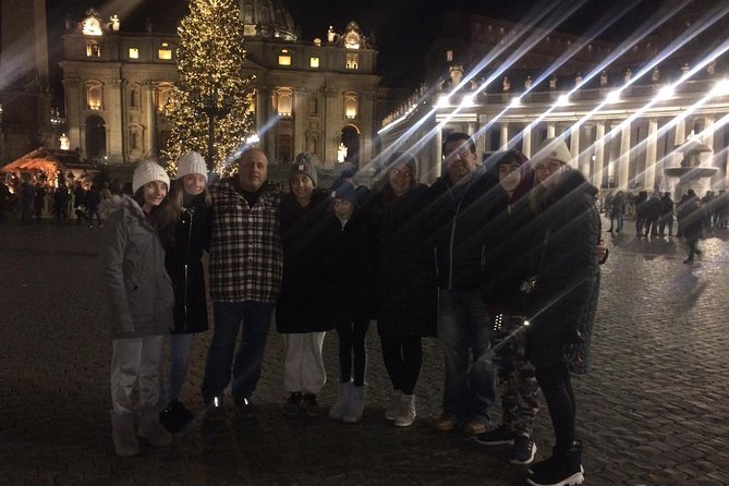 Celebrate Christmas in Rome - Small Group Walking Tour - Meeting at Piazza di Spagna: find the guide fast