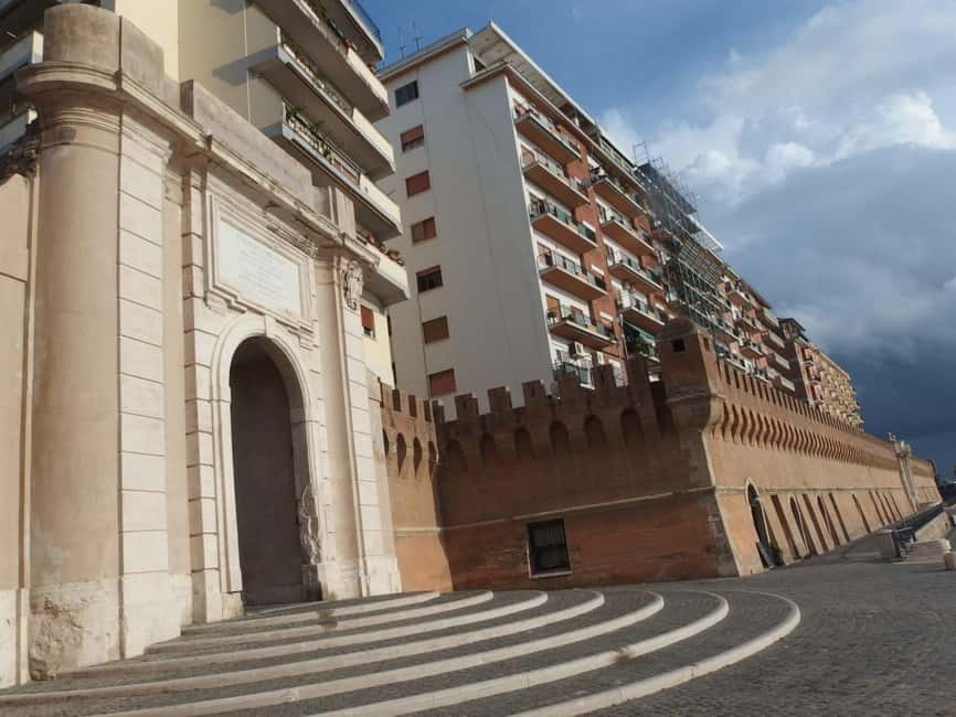 Civitavecchia: Historical and Culinary Walking Tour - The market portion: pizza, bruschetta, cheese, cold cuts, and sweets
