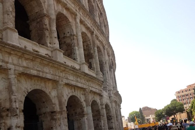Colosseum and Ancient Rome Express Tour - Entering the Colosseum with direct access and a real guide story