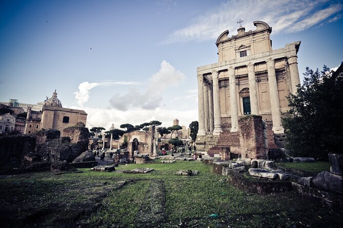 Colosseum Escorted Entrance Combo Pass with Open Bus - Meeting Point, Ticket Redemption, and the Full-Names Rule