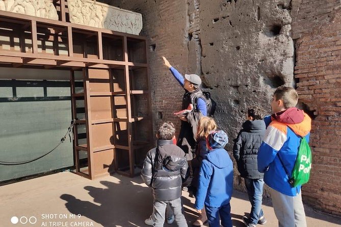 Colosseum guided tour with Virtual Reality - Colosseum and Roman Forum in one smooth circuit