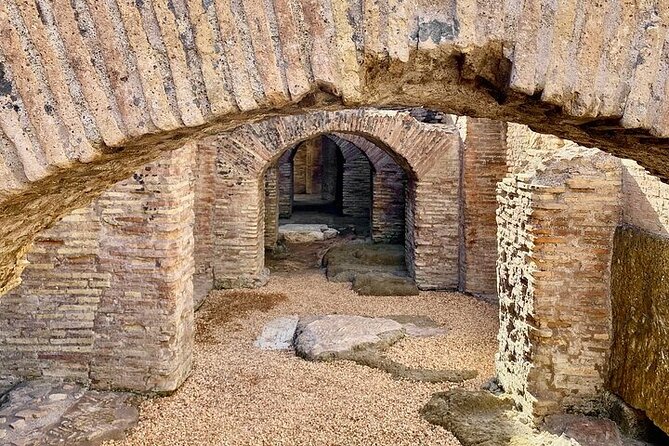 Colosseum, Roman Forum & Palatine Hill Access with Audio Guide - Stop 1: the Colosseum floor, levels, and how to move without getting stuck
