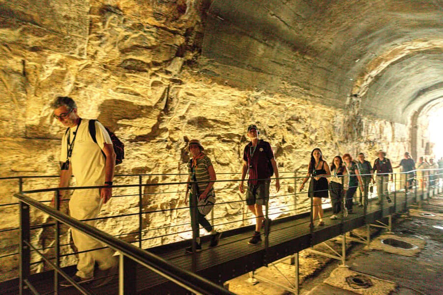 Colosseum Special Access Tour, with Ancient Temples & Tombs - The guide factor: how you end up hearing every story