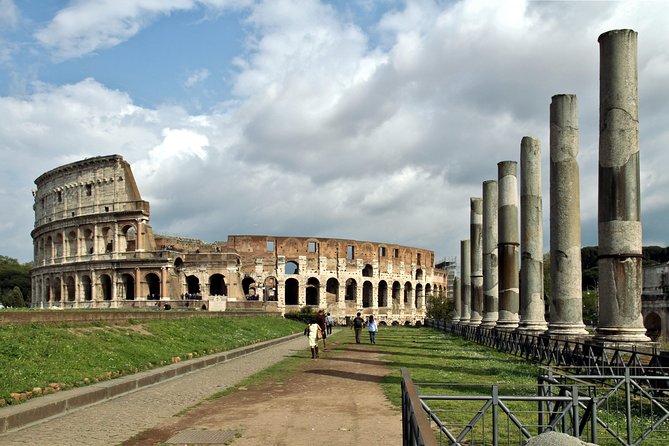 Colosseum with Arena Guided Tour - Palatine Hill: birthplace of Rome and the emperor residence angle