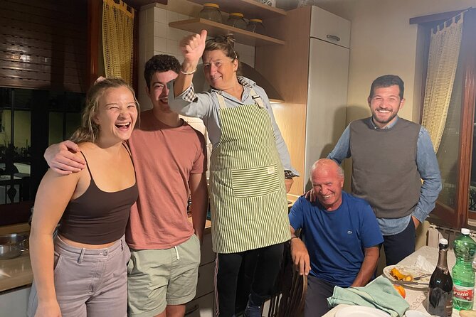 Cooking & eating with Locals in their home kitchen in Rome - The family factor: conversation, warmth, and translation