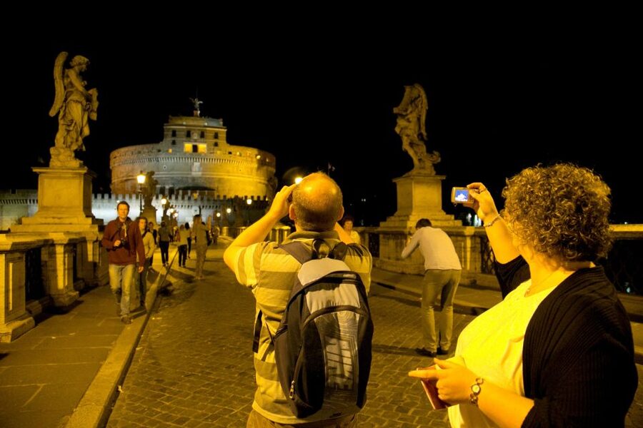 Dark Heart of Rome - Facts, Legend & Mystery Walking Tour - Piazza Farnese: A Big Setting for Unusual Stories
