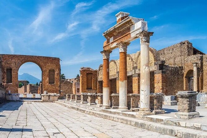 Day Trip to Pompeii, Positano and Amalfi Coast from Rome - Stop 1, Pompeii Archaeological Park: when timing and a guide matter