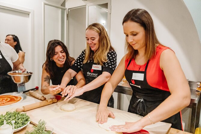 Devour Rome Wine & Pizza Making Class in Trastevere Neighborhood - The Aperitivo Start: Spritz Making and Bruschetta Before the Pizza