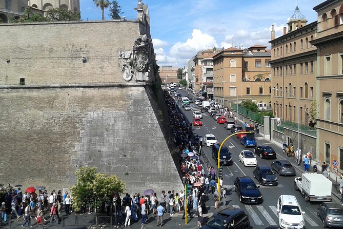 Enjoy Vatican Museums , Sistine Chapel : guided tour - Meeting Point Precision: Where You Start Matters