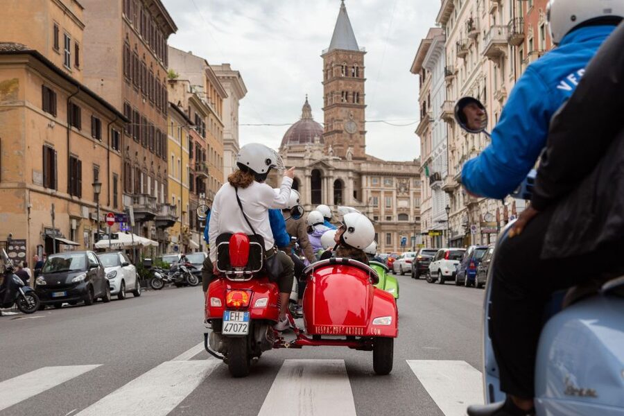 Evening Vespa Sidecar Tour with Gourmet Pizza Tasting - Guides and drivers: the real engine of the experience