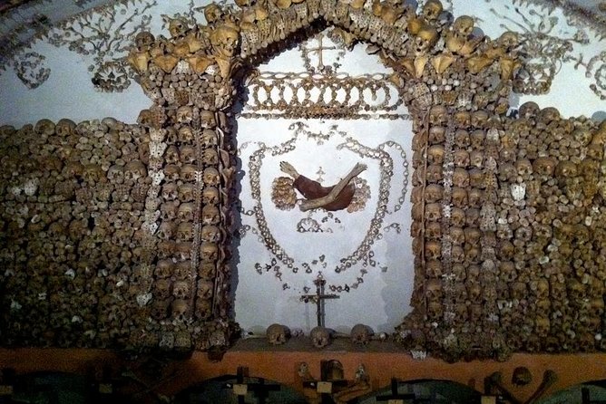 Exclusive Capuchin Crypts Tour: Audio, Small Group or Private - Why the Capuchin Crypts feel different from Rome’s big churches