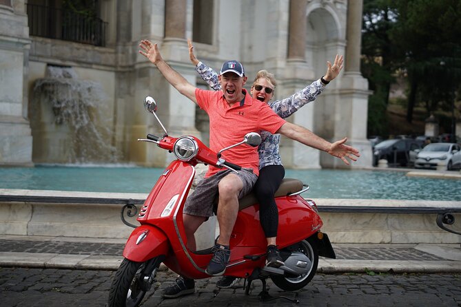 Explore Rome on a Vespa: Uncover the City's Hidden Gems - Helmet, guides, and the 25 JPG photo package