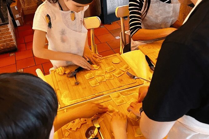 Fettuccine Pasta Cooking Class in Rome City Center - Who this class suits best