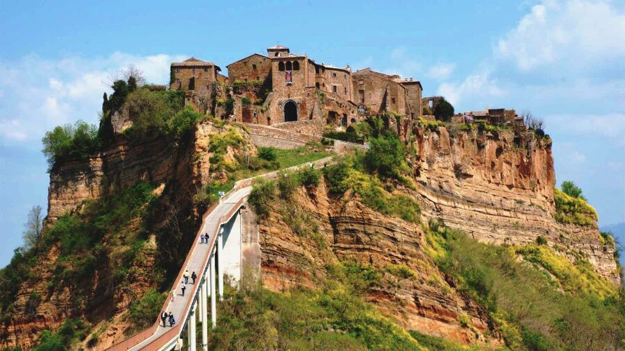 From Civitavecchia: the Dying City and Monster Park Tour - Group size and guide quality: what the best reviews teach