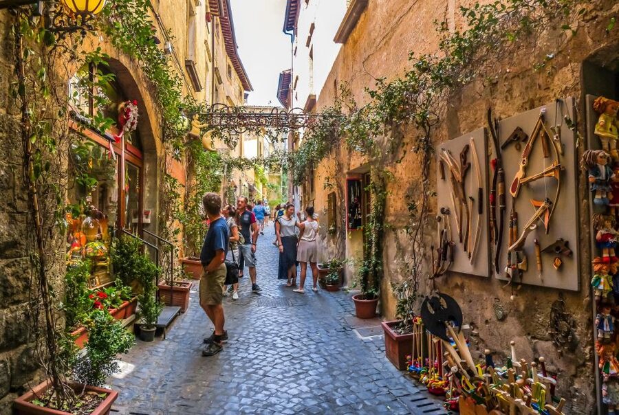 From Rome: Bagnoregio & Orvieto Day Trip with Wines & Lunch - Civita di Bagnoregio: the picture, the bridge, and why the setting is the point