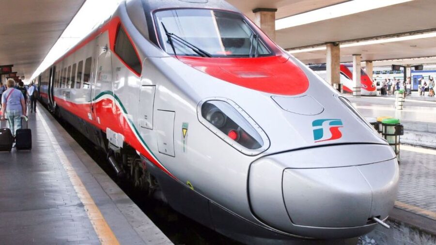 From Rome: Pompeii and Naples Day Trip by High-Speed Train - Pompeii skip-the-line: tragedy, daily life, and a guide who keeps you moving