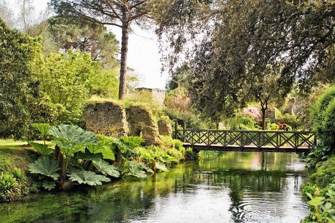 Garden of Ninfa and Sermoneta Day Trip from Rome with Lunch - Sermoneta and Castello Caetani: medieval streets with real architecture