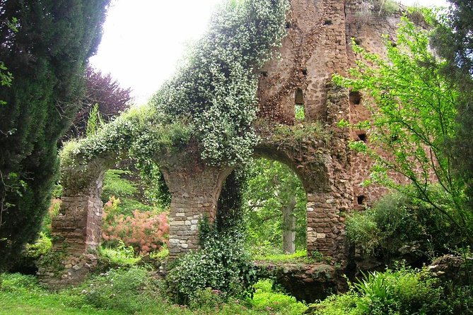 Garden of Ninfa and Sermoneta Day Trip from Rome with Lunch - Lunch at a local farmhouse-style restaurant, built for the day