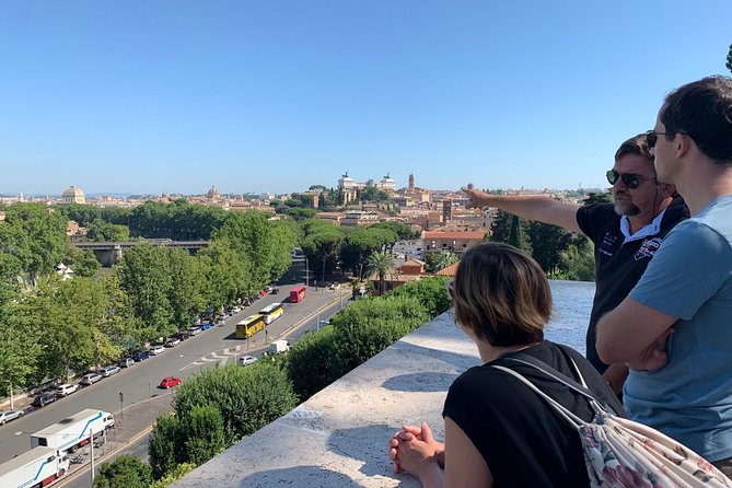 German E-Bike Tour durch Rom - Piramide Cestia and Testaccio, riding into the Rome people miss