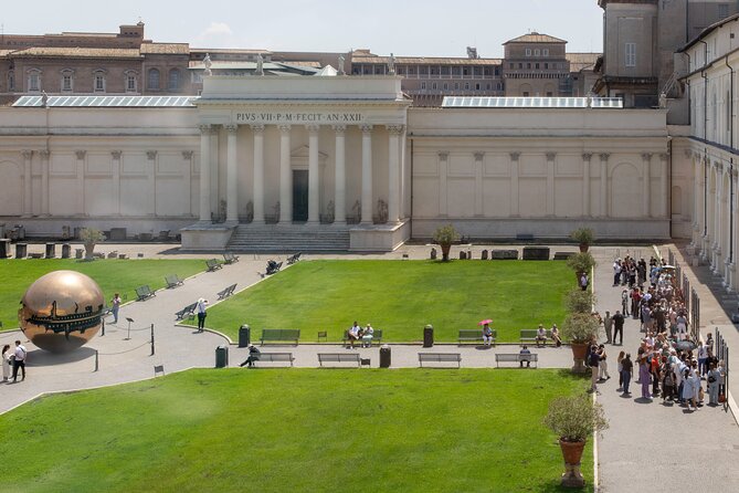Guided tour of the Vatican Museums and Sistine Chapel in Spanish - The Small-Group Advantage When Rome Brings the Crowds