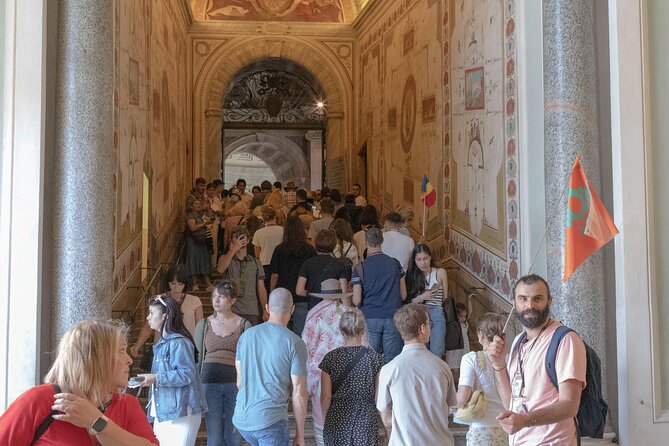 Guided tour of the Vatican Museums and Sistine Chapel in Spanish - Sistine Chapel First, How to Make 20 Minutes Count