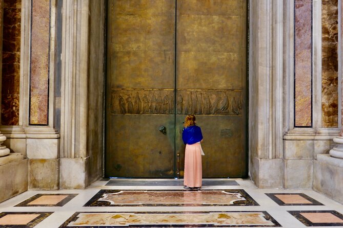 In-depth Guided Tour of St. Peter's Basilica & Square - Inside St. Peter’s Basilica: Art, Scale, and the Pietà Moment