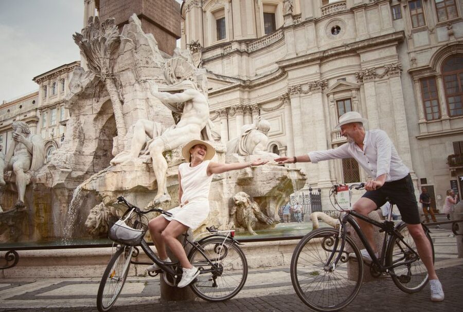 In Rome like a star: e-bike tour with photo shoot - Castel SantAngelo to Circus Maximus, river-to-ruins photo pacing