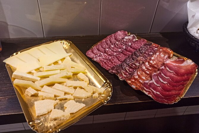 Jewish Ghetto & Piazza Navona: Food, Wine & Sightseeing Rome Tour - Largo Argentina ruins and the outside-only synagogue stop