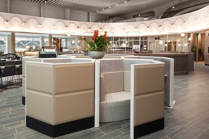 Leonardo da Vinci Airport Plaza Premium Lounge, Terminal 3 Departures - Drinks and the Fine Print on Premium Choices