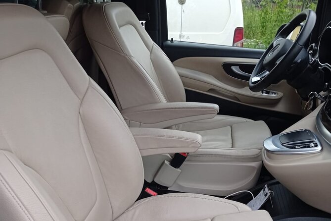 Luxury Private Transfer from/to Fiumicino Airport to Rome Center - The Ride into Rome Center: Sedan and Minivan Comfort