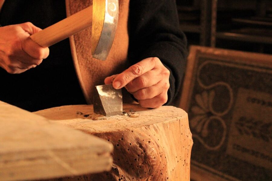 Mosaic-Making Workshop in Rome's Trastevere - Meet Nadia, and understand how the class is taught