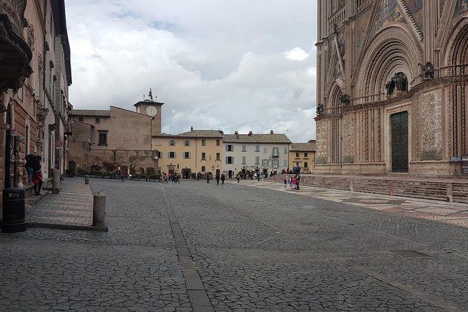 Orvieto and Civita di Bagnoregio: Private Full Day Trip from Rome - Orvieto Duomo: what to focus on in the tuff-built city
