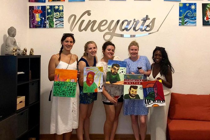 Paint n’ Sip in Rome: Unlimited Wine & Pizza in Piazza Navona - Vineyarts and Piazza Navona: The 2-Hour Schedule That Fits Dinner Plans