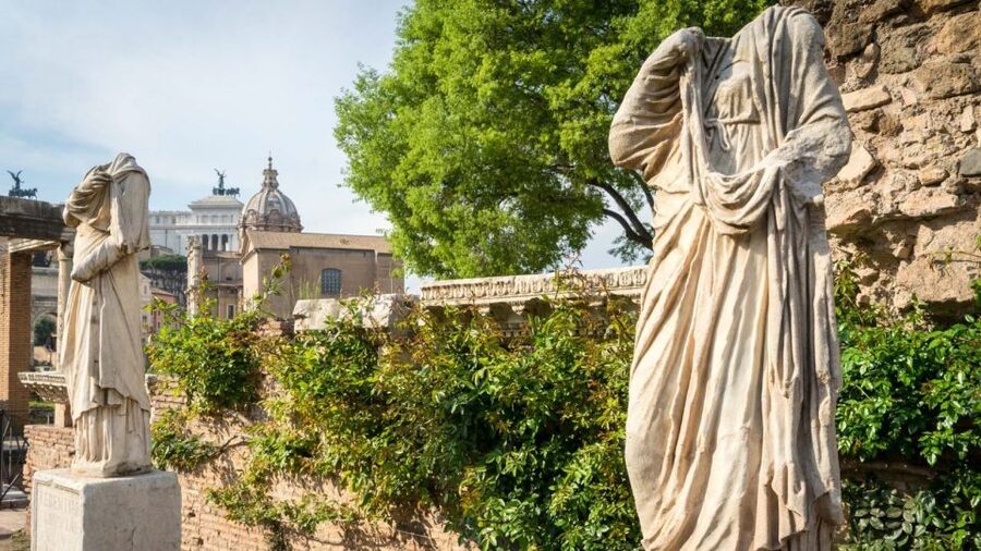 Palatine Hill and Roman Forum Tour with Fast-Track Entrance - Temple of Julius Caesar: When Politics Became Architecture