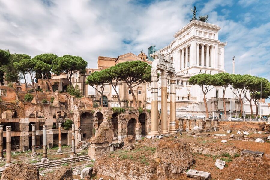 Palatine Hill and Roman Forum Tour with Fast-Track Entrance - Arch of Titus: A Monument to Victory and Performance