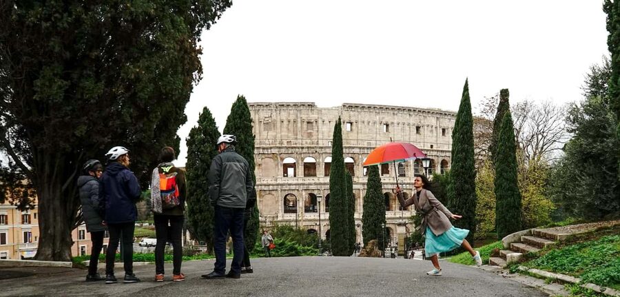 Panoramic Tour of Rome with Top E-Bike - Trastevere Alleys: The Right Kind of Neighborhood Energy