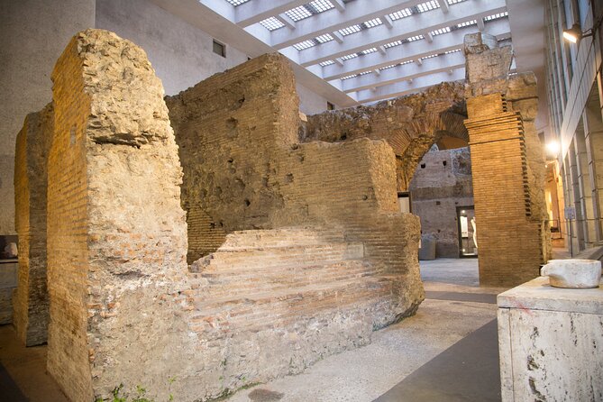 Piazza Navona and Trevi District Underground Pass with Audioguide - Trevi District underground: Vicus Caprarius and the city of water
