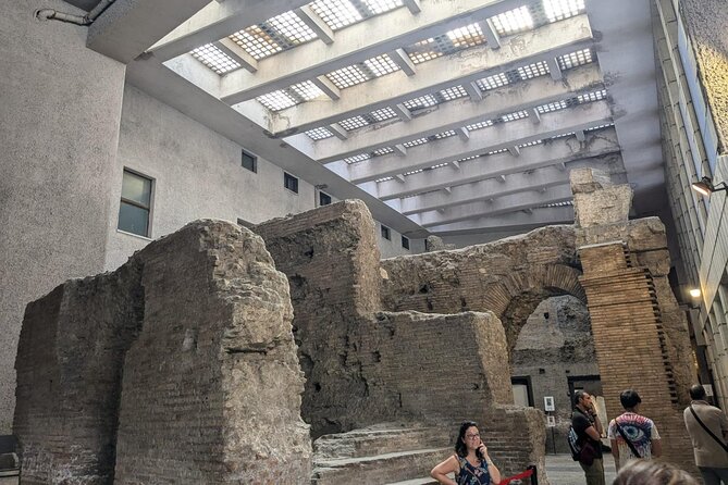 Piazza Navona and Trevi District Underground Pass with Audioguide - Check-in realities at Touristation Navona office